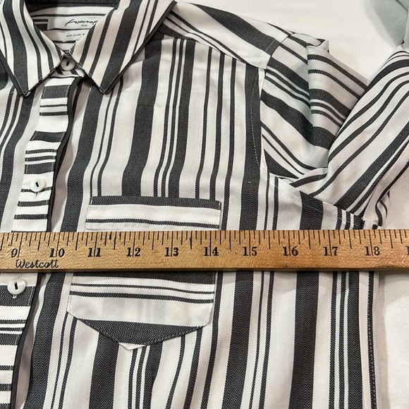 Foxcroft size 2 fitted button down striped shirt - Picture 7 of 9